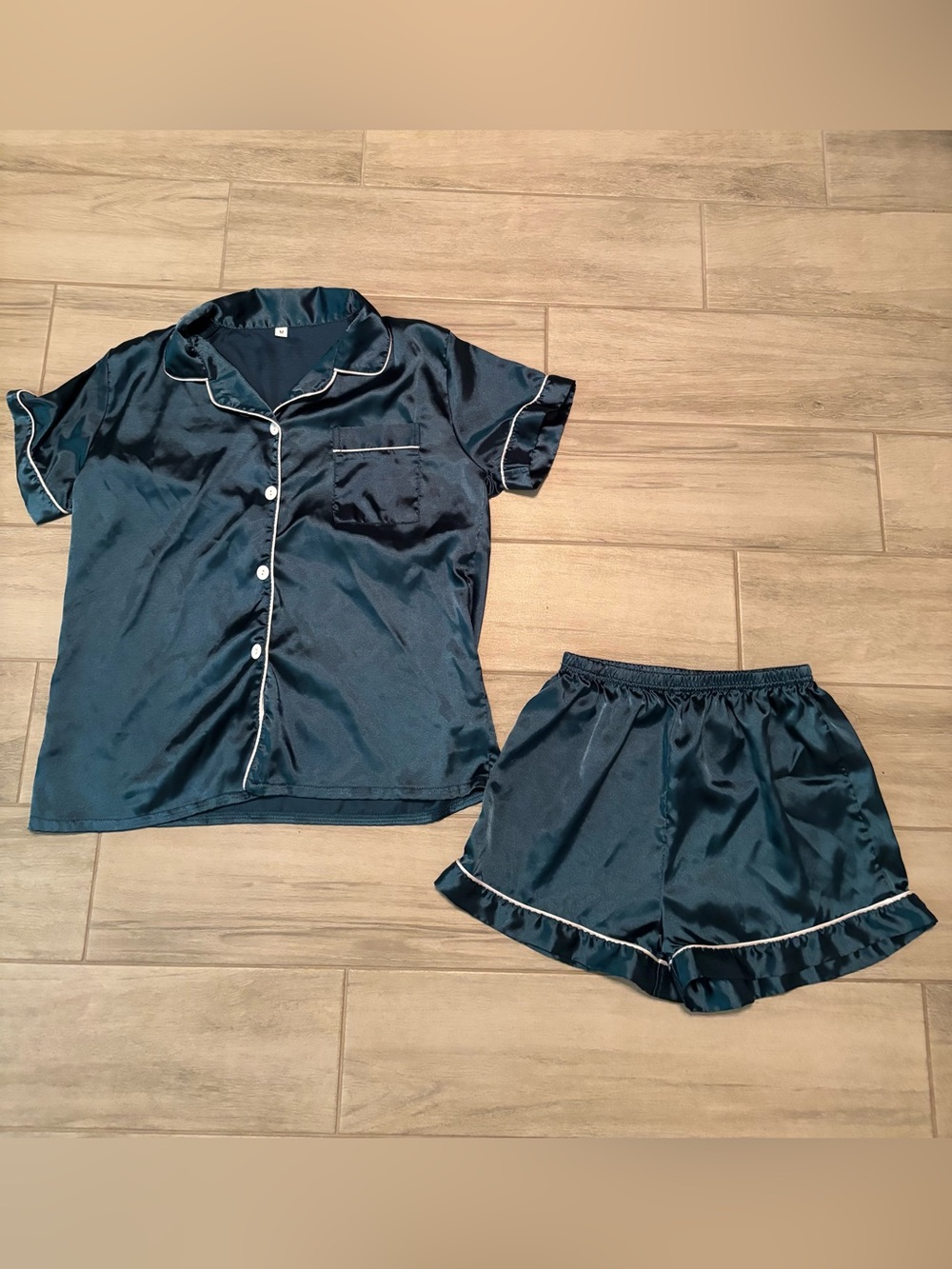 Silky Green Short Sleeve Pajama Set with Contrast Trim, Medium